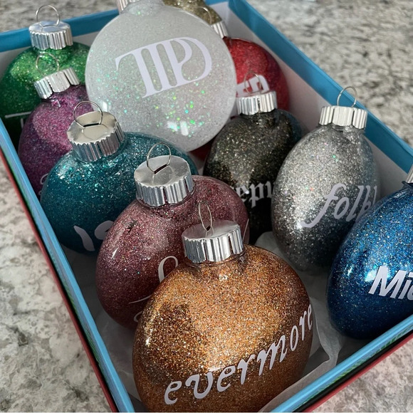 Set of 11 Acrylic Disc Christmas Ornaments for each of Taylor Swifts  11 Albums - Picture 1 of 13